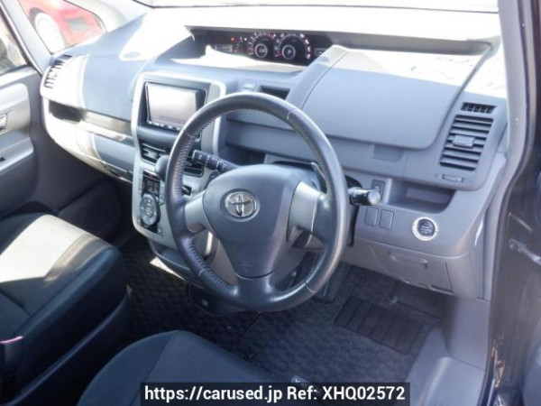 Used 2009 AT toyota voxy ZRR70W Image[14]