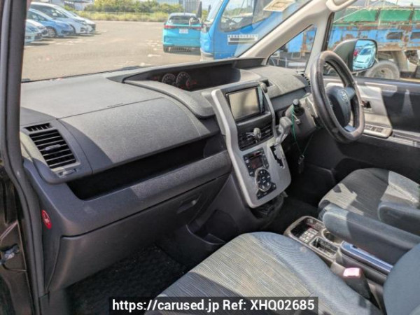 Used 2010 AT toyota voxy ZRR70W Image[11]