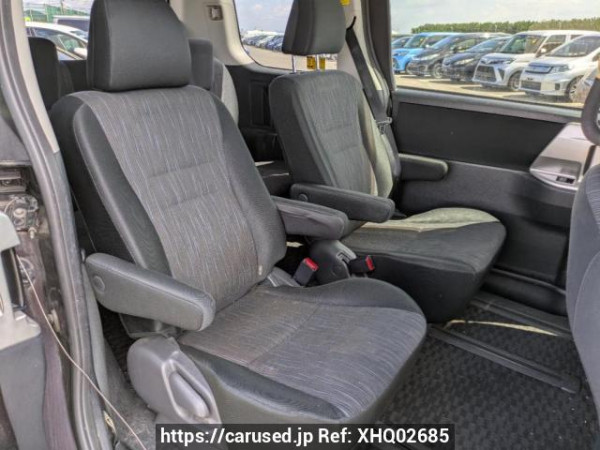 Used 2010 AT toyota voxy ZRR70W Image[13]