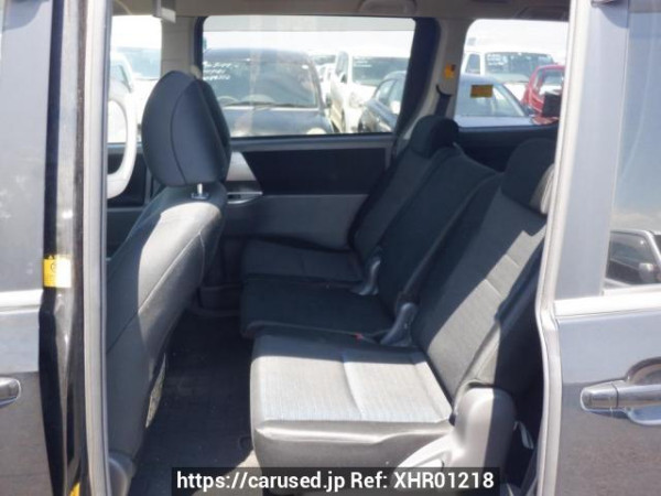 Used 2009 AT toyota voxy ZRR70W Image[15]