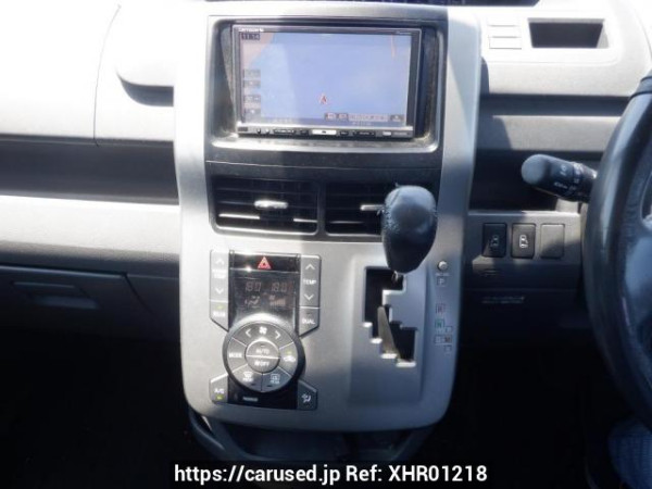 Used 2009 AT toyota voxy ZRR70W Image[27]