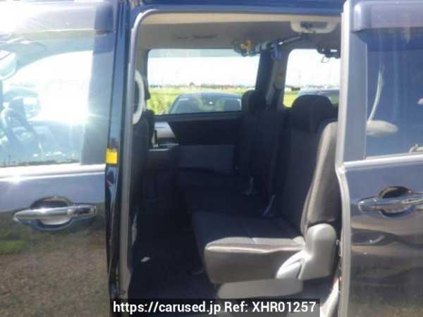 Used 2008 AT toyota voxy ZRR70W Image[14]