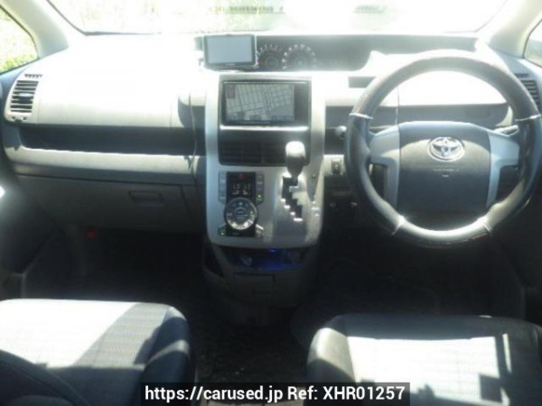 Used 2008 AT toyota voxy ZRR70W Image[16]