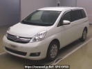Toyota Isis ZGM10G