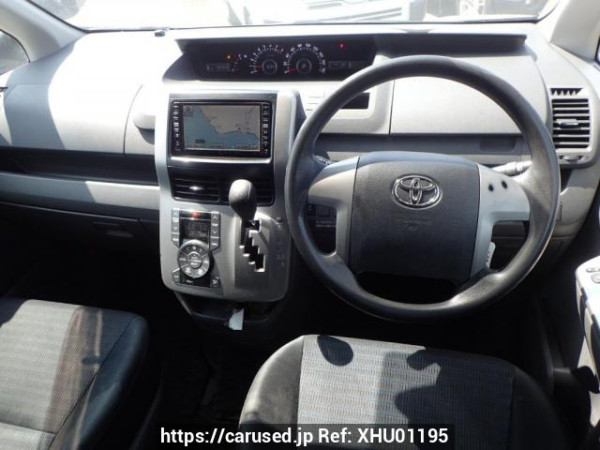 Used 2008 AT toyota voxy ZRR70W Image[16]