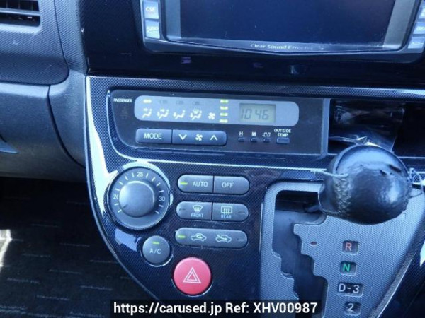 Used 2004 AT toyota wish ZNE10G Image[24]