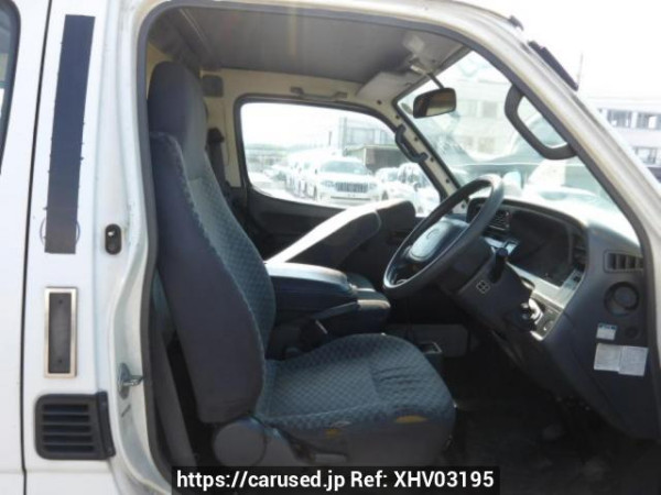 Used 2004 MT toyota regiusace-van TRH112V Image[10]