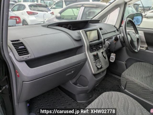 Used 2009 AT toyota voxy ZRR70W Image[11]