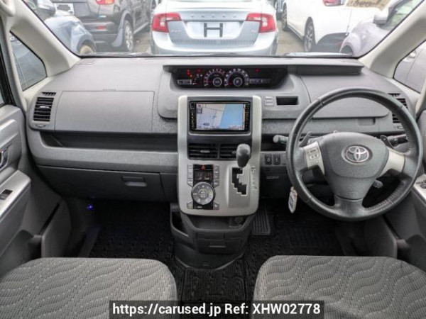 Used 2009 AT toyota voxy ZRR70W Image[16]
