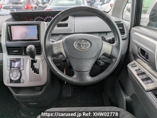 Used 2009 AT toyota voxy ZRR70W Image[18]