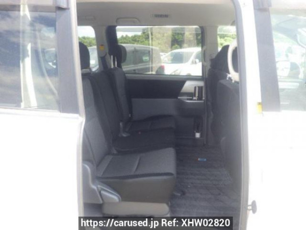 Used 2007 AT toyota noah ZRR70W Image[13]