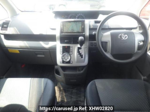 Used 2007 AT toyota noah ZRR70W Image[16]