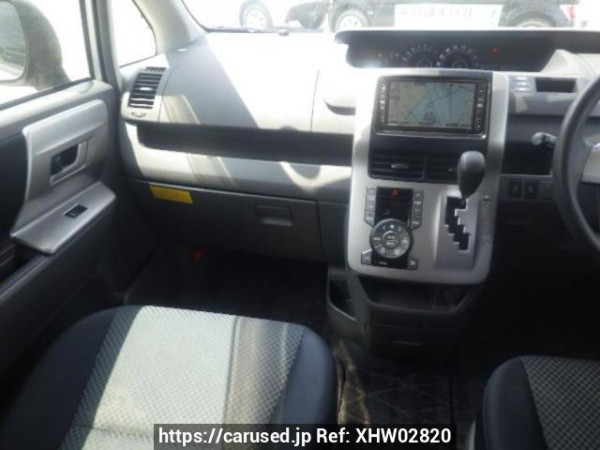 Used 2007 AT toyota noah ZRR70W Image[17]
