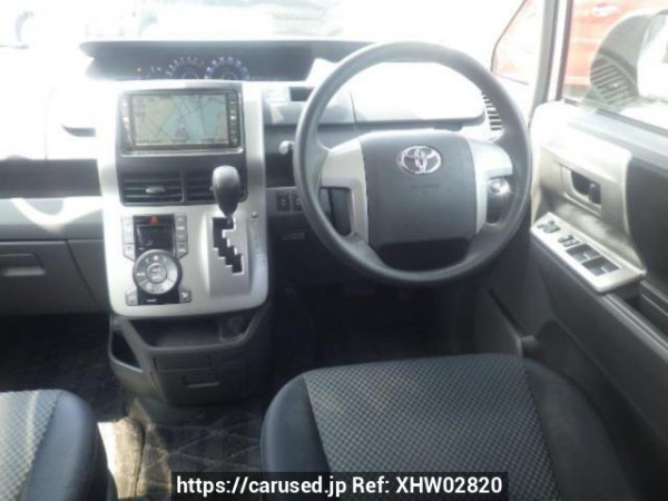 Used 2007 AT toyota noah ZRR70W Image[18]