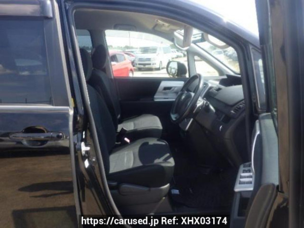 Used 2010 AT toyota voxy ZRR70W Image[11]