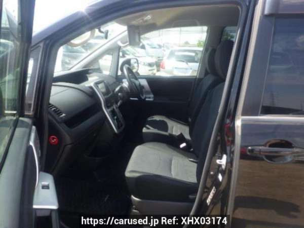 Used 2010 AT toyota voxy ZRR70W Image[12]