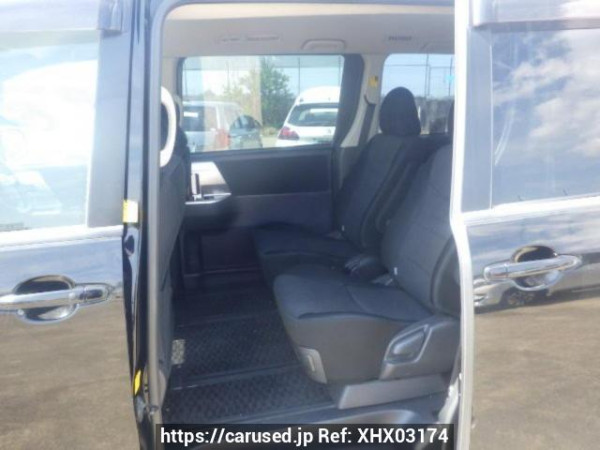 Used 2010 AT toyota voxy ZRR70W Image[14]