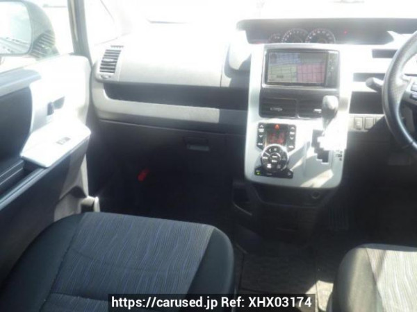 Used 2010 AT toyota voxy ZRR70W Image[17]