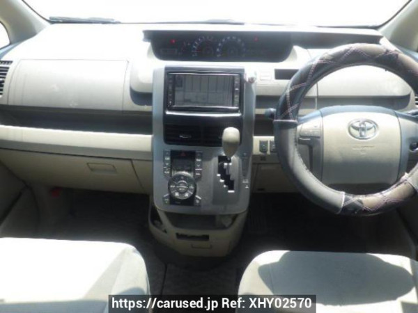 Used 2010 AT toyota noah ZRR70G Image[16]
