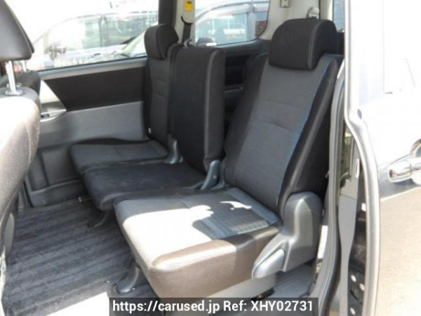 Used 2007 AT toyota voxy ZRR70W Image[14]