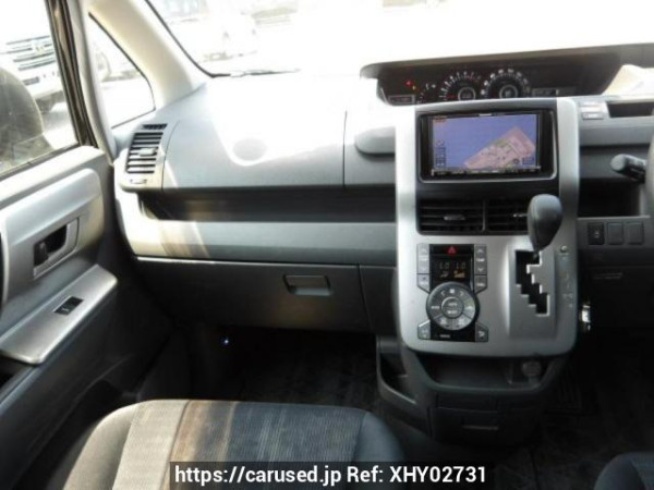 Used 2007 AT toyota voxy ZRR70W Image[17]