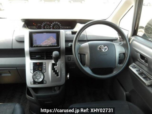 Used 2007 AT toyota voxy ZRR70W Image[18]