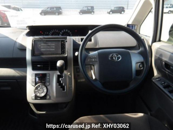 Used 2009 AT toyota noah ZRR70G Image[17]