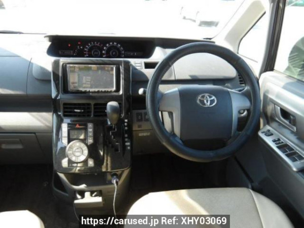 Used 2008 AT toyota voxy ZRR70W Image[18]
