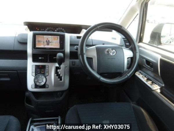 Used 2008 AT toyota voxy ZRR70W Image[16]