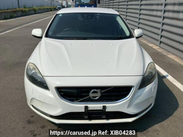 Used 2014 AT volvo v40 MB4164T Image[1]