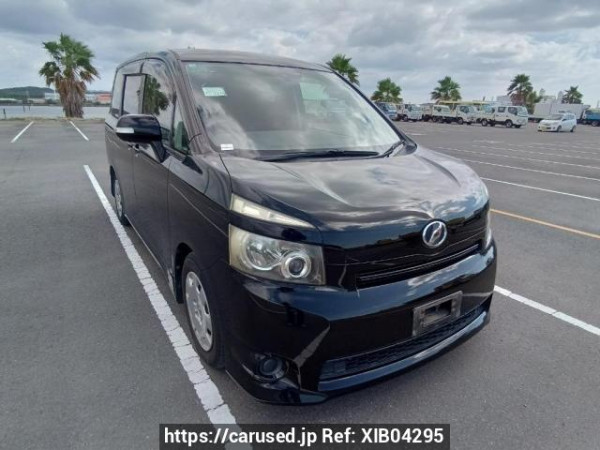 Used 2008 AT toyota voxy ZRR70G Image[0]