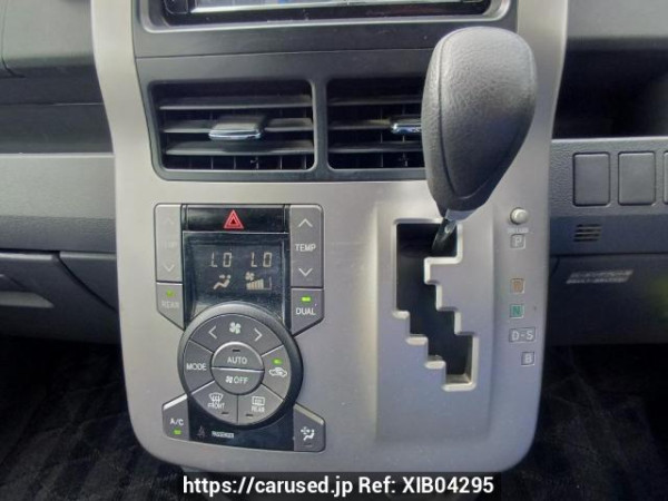 Used 2008 AT toyota voxy ZRR70G Image[20]