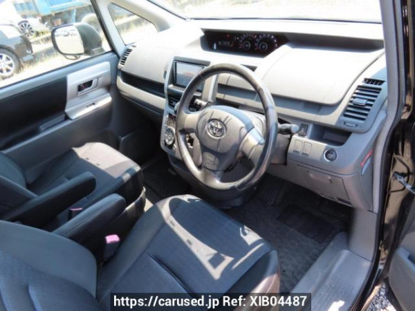 Used 2007 AT toyota voxy ZRR70W Image[13]