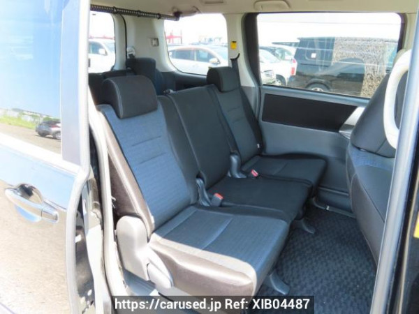 Used 2007 AT toyota voxy ZRR70W Image[15]