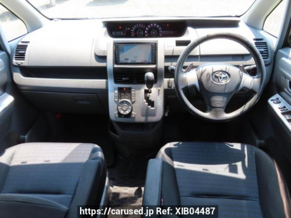 Used 2007 AT toyota voxy ZRR70W Image[21]