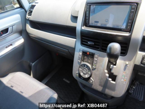 Used 2007 AT toyota voxy ZRR70W Image[28]