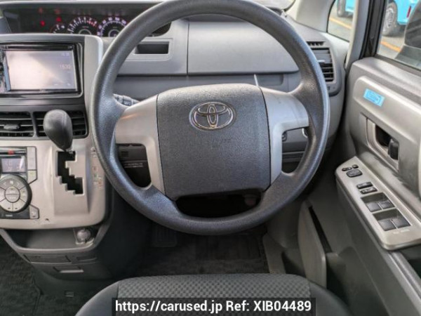 Used 2007 AT toyota noah ZRR70W Image[16]
