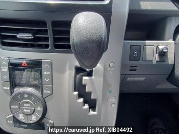 Used 2008 AT toyota voxy ZRR70W Image[24]