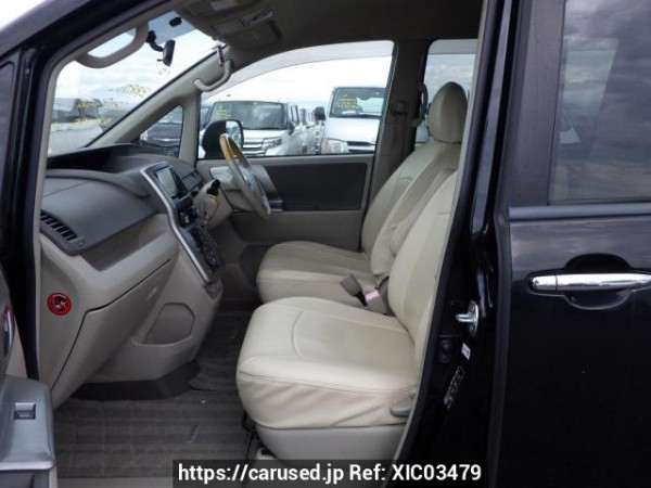 Used 2009 AT toyota noah ZRR70W Image[17]