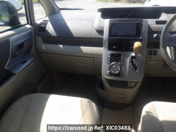 Used 2009 AT toyota noah ZRR70W Image[17]