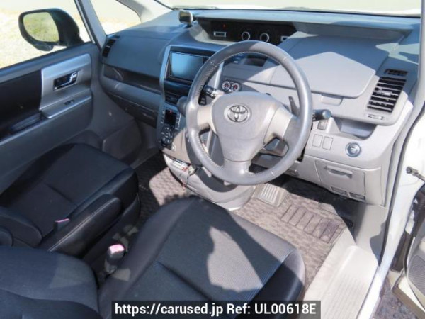 Used 2009 AT toyota voxy ZRR75W Image[12]