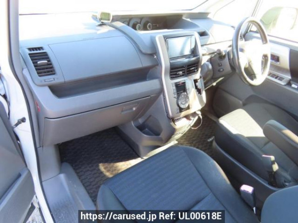 Used 2009 AT toyota voxy ZRR75W Image[13]