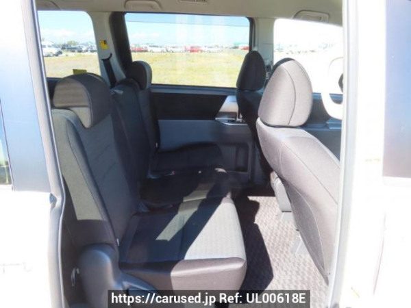 Used 2009 AT toyota voxy ZRR75W Image[14]