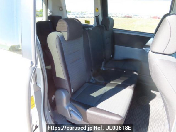 Used 2009 AT toyota voxy ZRR75W Image[15]