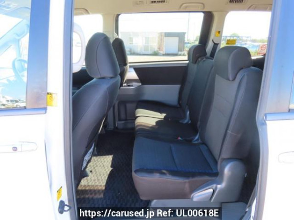 Used 2009 AT toyota voxy ZRR75W Image[16]