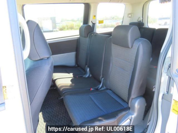 Used 2009 AT toyota voxy ZRR75W Image[17]