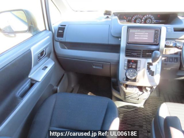 Used 2009 AT toyota voxy ZRR75W Image[22]