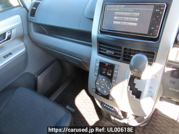 Used 2009 AT toyota voxy ZRR75W Image[28]