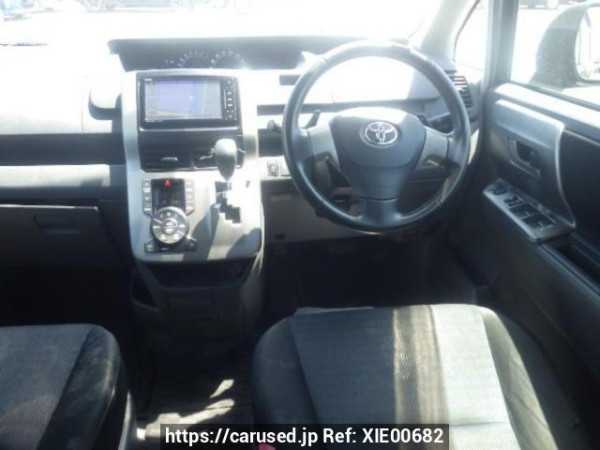 Used 2007 AT toyota voxy ZRR70W Image[18]