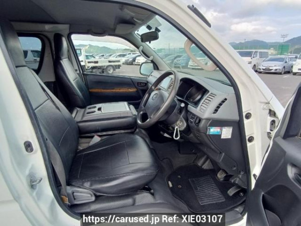 Used 2005 AT toyota regiusace-van KDH200V Image[12]